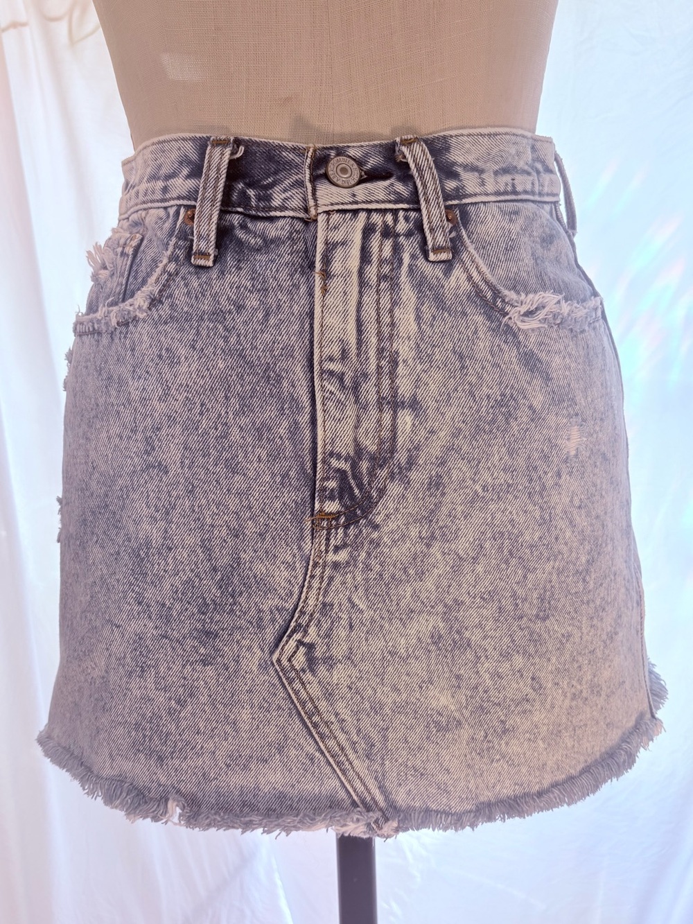 Abercrombie Acid Wash Distressed Denim Mini Skirt Raw Hem Y2K/80s Size 26/2